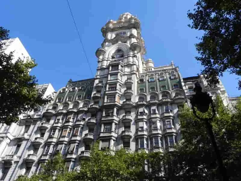 El Palacio Barolo: Una joya arquitectónica inspirada en la Divina Comedia en Buenos Aires.