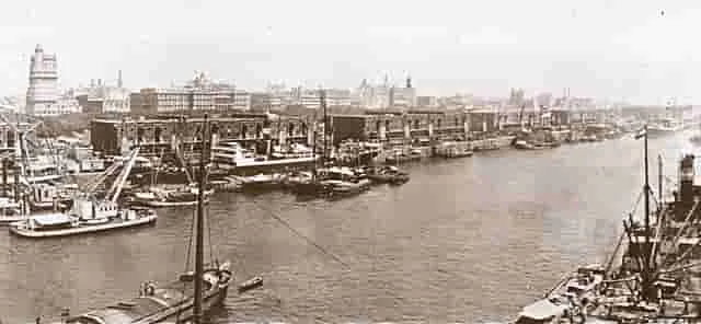 La historia del Puerto de Buenos Aires: Desarrollo y transformación a lo largo del tiempo.