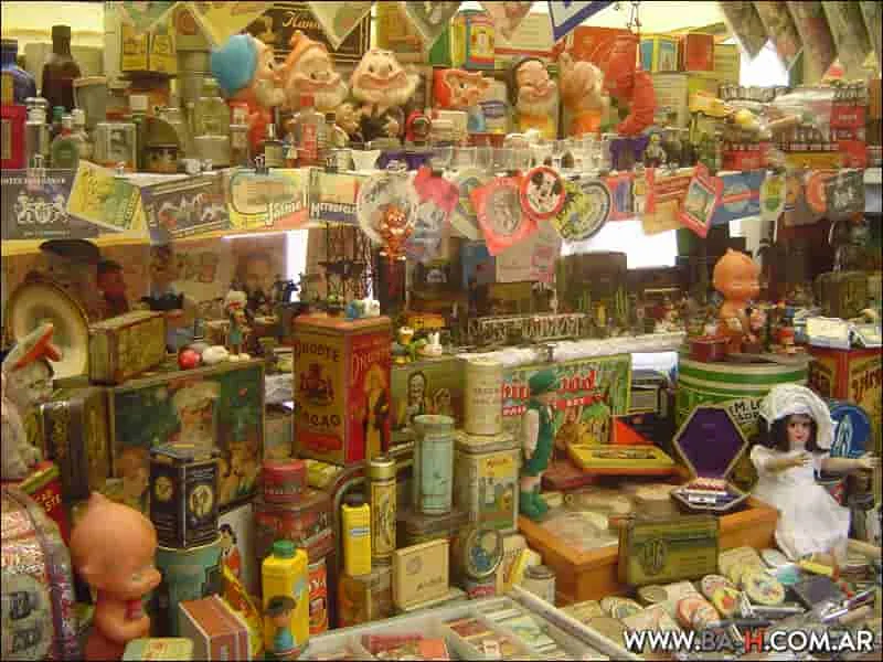 Las ferias de antigüedades de Buenos Aires: Tesoros y curiosidades en San Telmo y otros barrios.